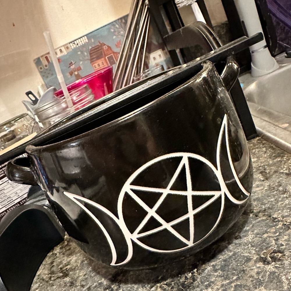 Dark Of Night Pentagram Caldron Soup Bowl